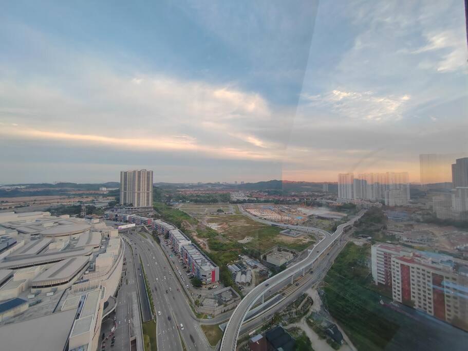 Pavilion Bukit jalil Walking Distance 2 Bedroom 2-4Pax