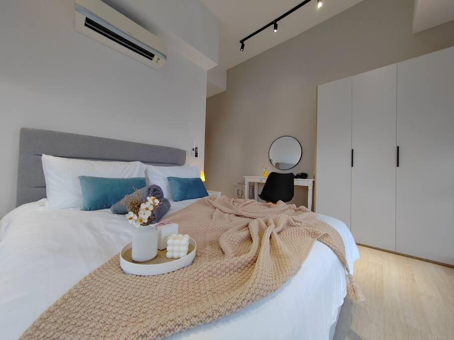 Pavilion Bukit jalil Walking Distance 2 Bedroom 2-4Pax