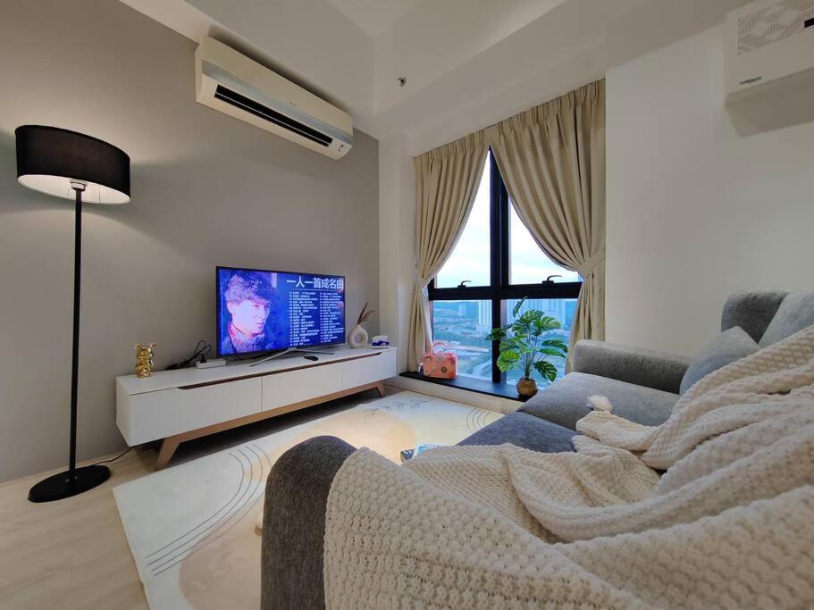 Pavilion Bukit jalil Walking Distance 2 Bedroom 2-4Pax
