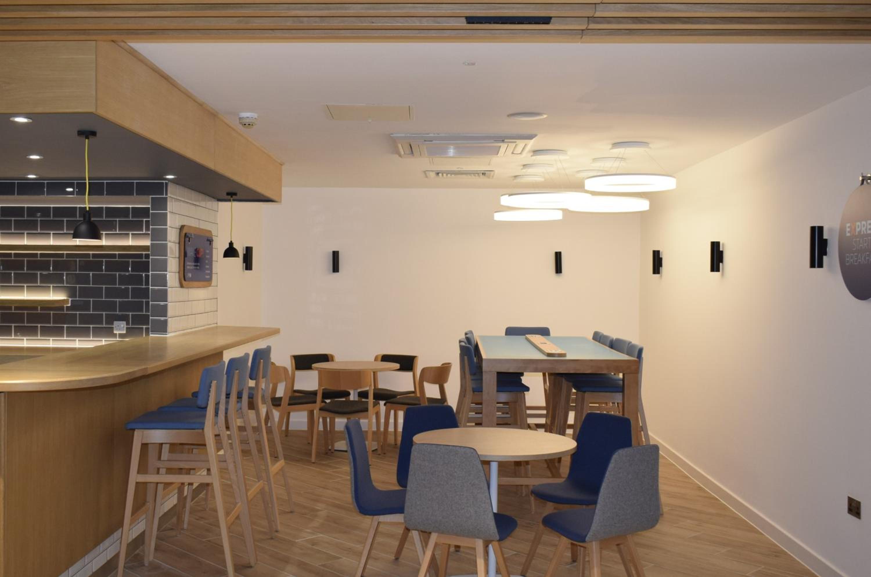 Croydon Vacations - Holiday Inn Express London Croydon, an IHG Hotel - Property Image 2