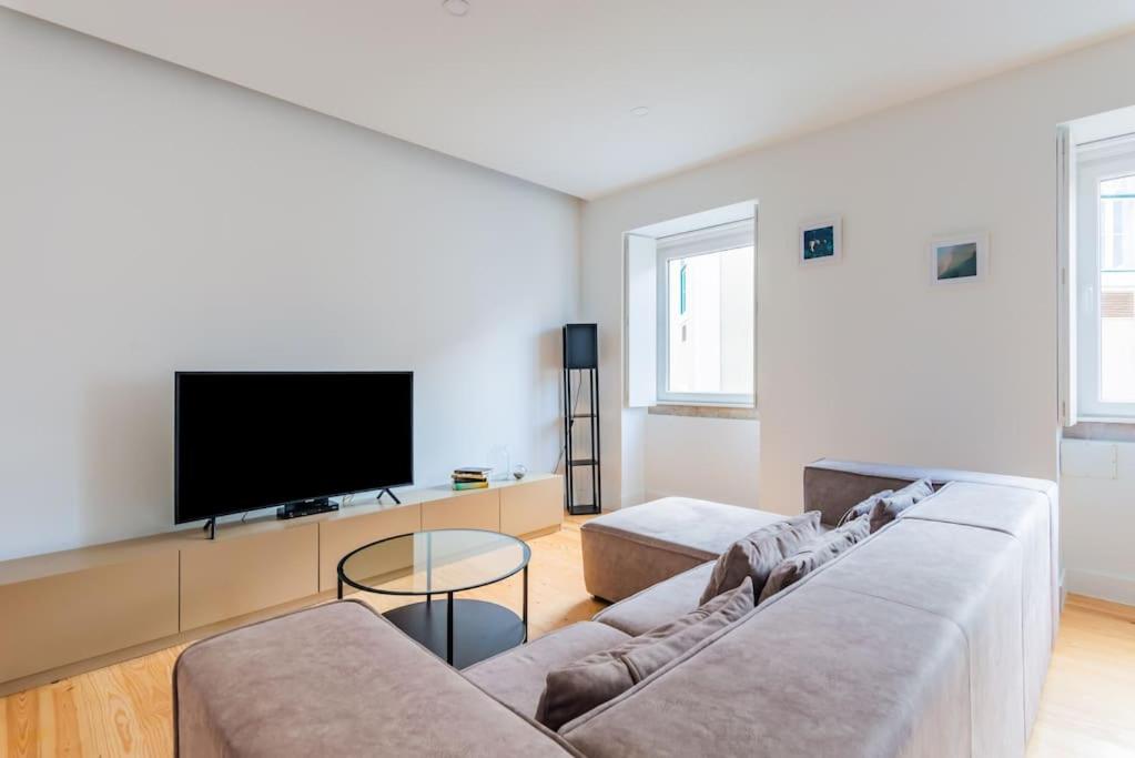 2BR Chic&Bright with 120sqm. in Campo de Ourique view 5