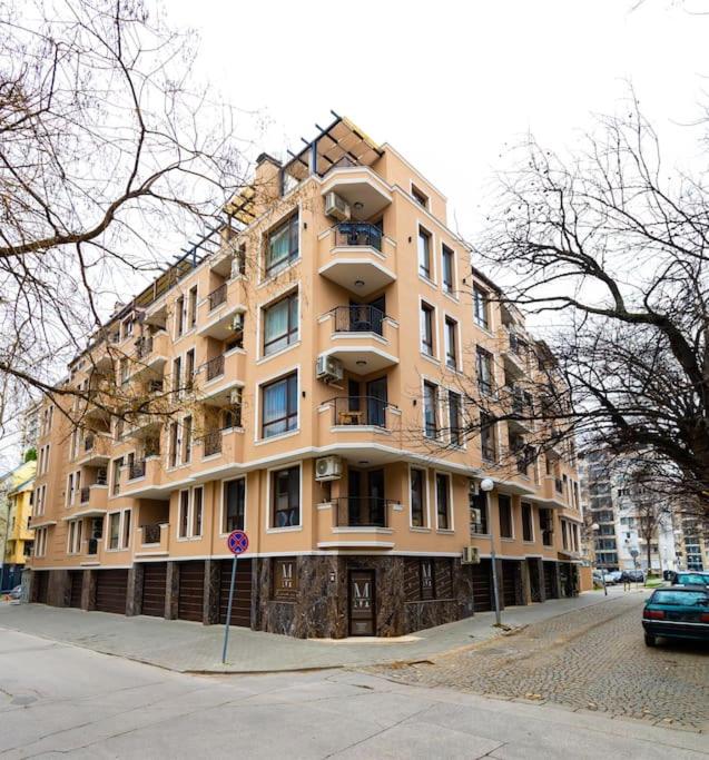 Central Victoria Home 2-bedroom apt