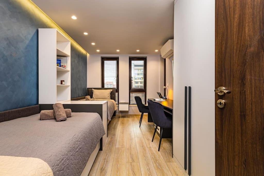 Central Victoria Home 2-bedroom apt