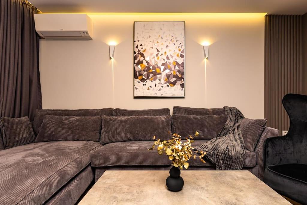 Central Victoria Home 2-bedroom apt