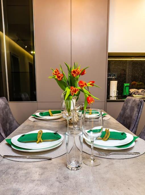 Central Victoria Home 2-bedroom apt