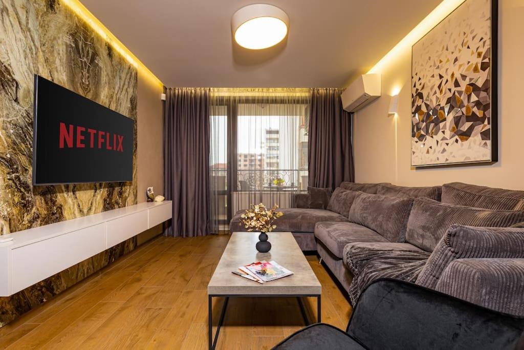 Central Victoria Home 2-bedroom apt