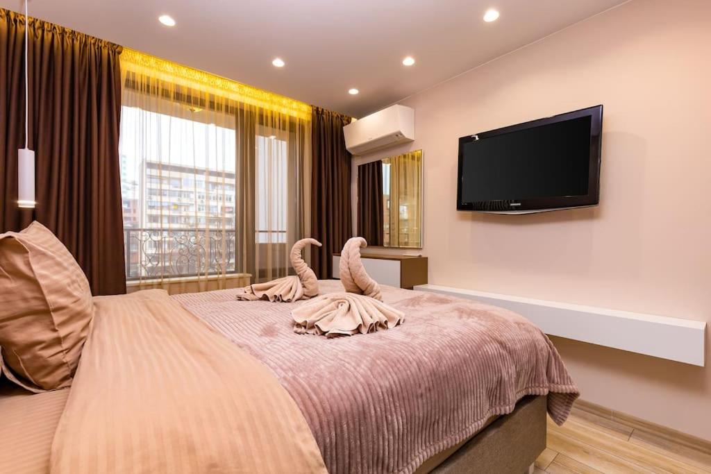 Central Victoria Home 2-bedroom apt