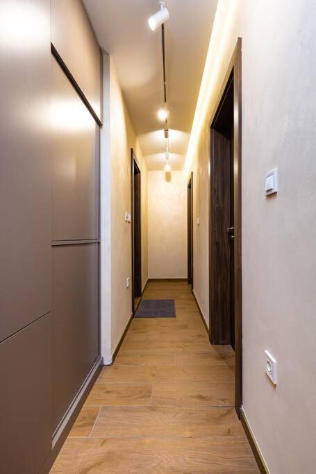 Central Victoria Home 2-bedroom apt