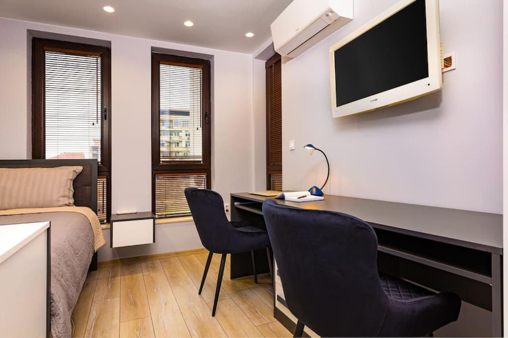 Central Victoria Home 2-bedroom apt