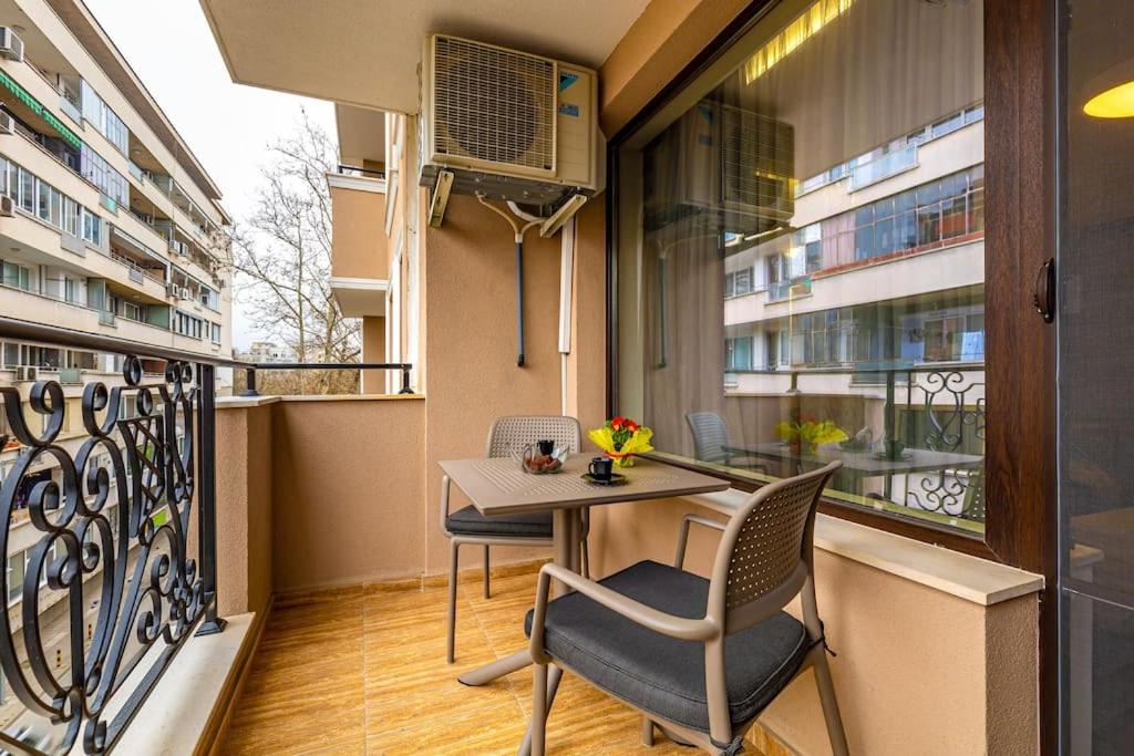 Central Victoria Home 2-bedroom apt