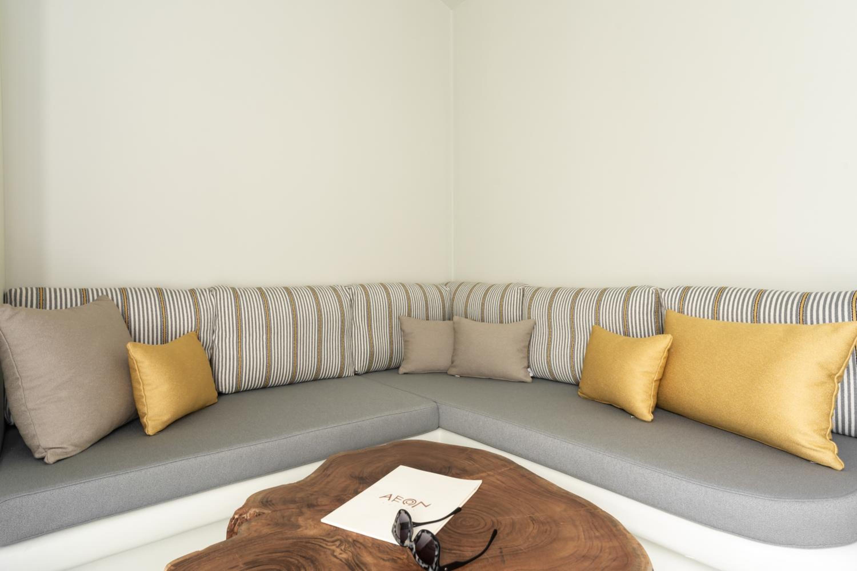 Aeon Suites - Adults Only by Mr and Mrs White