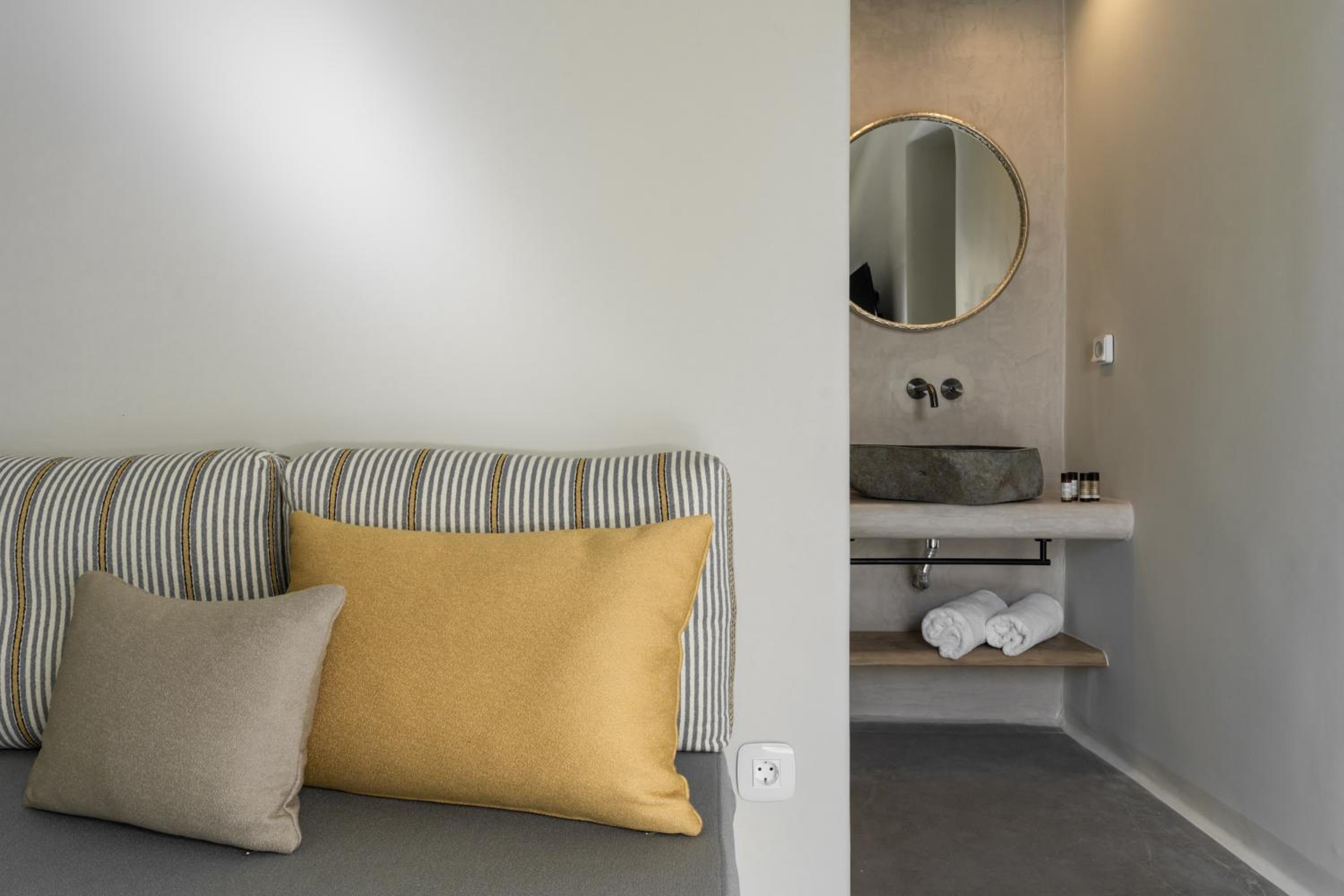 Aeon Suites - Adults Only by Mr and Mrs White