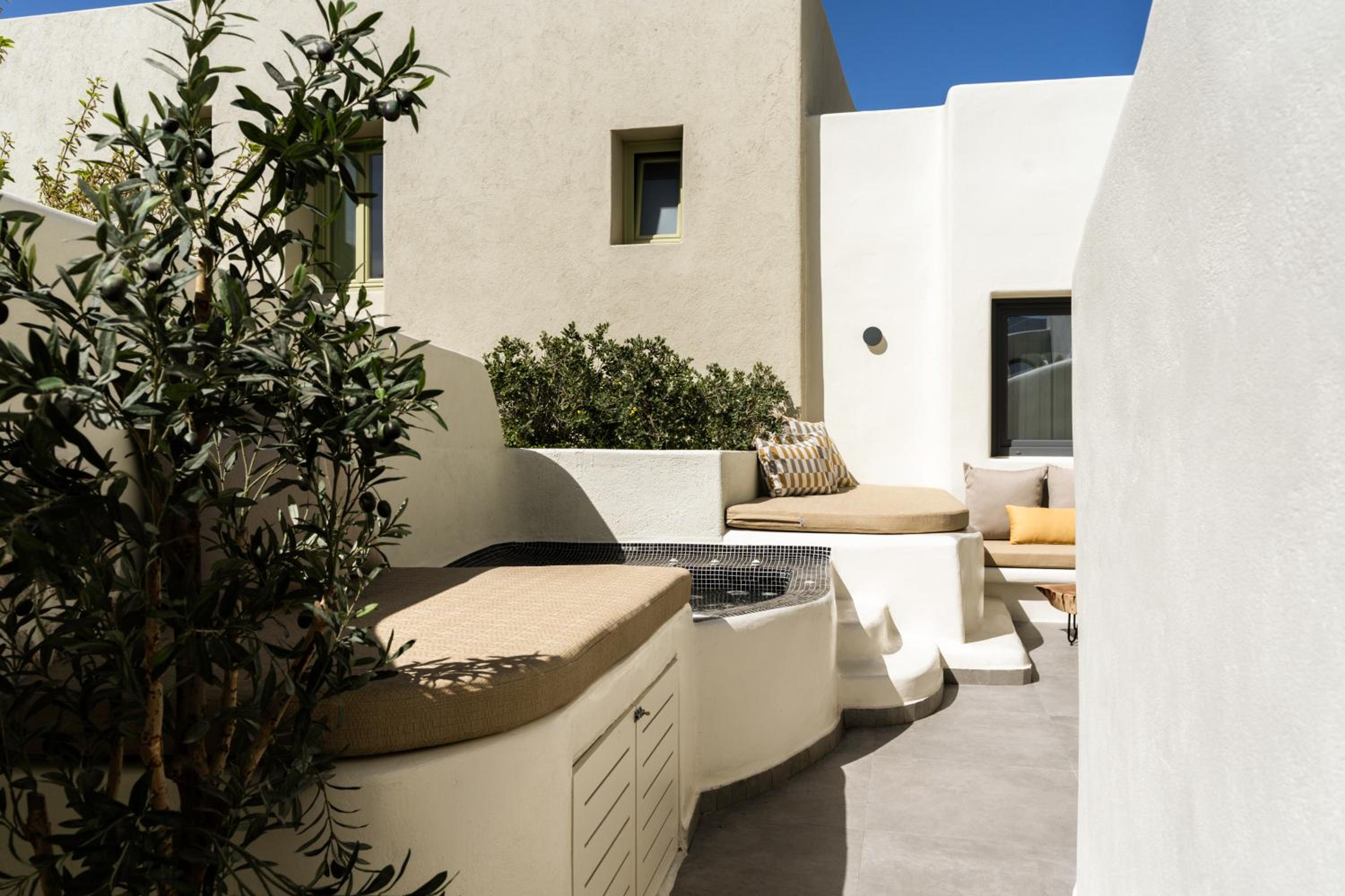 Aeon Suites - Adults Only by Mr and Mrs White