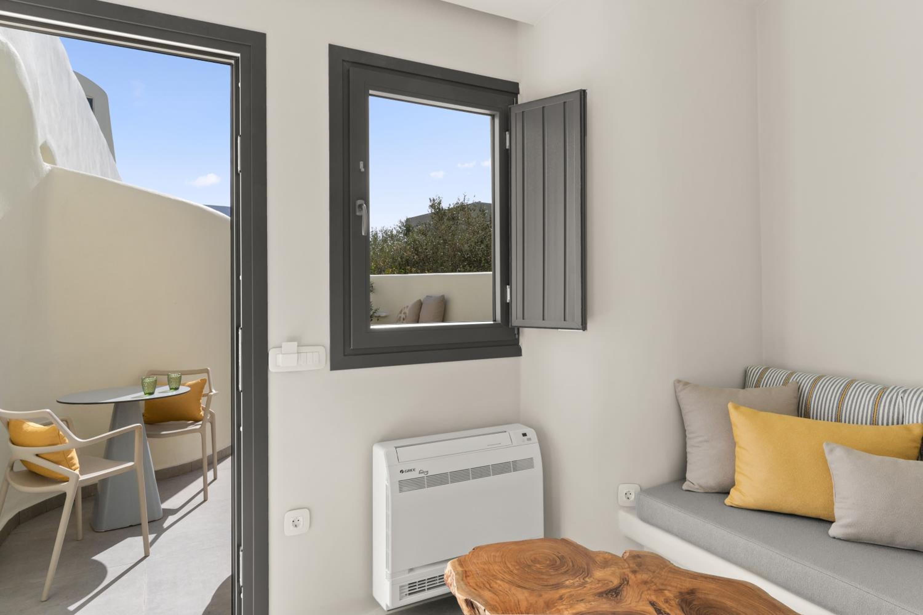 Aeon Suites - Adults Only by Mr and Mrs White
