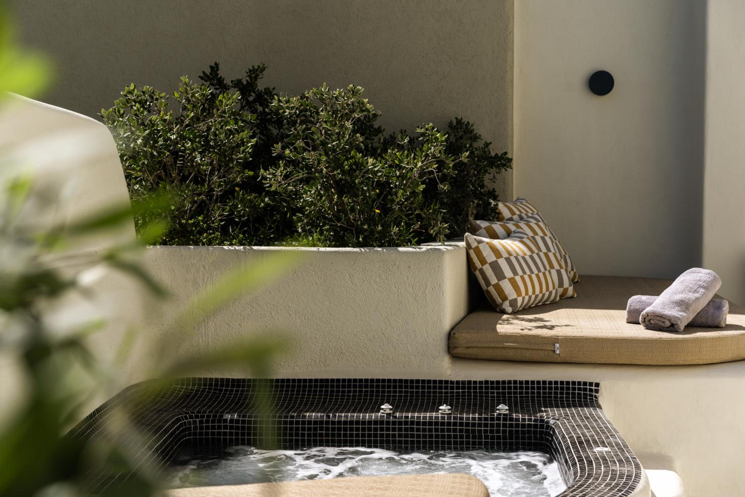 Aeon Suites - Adults Only by Mr and Mrs White
