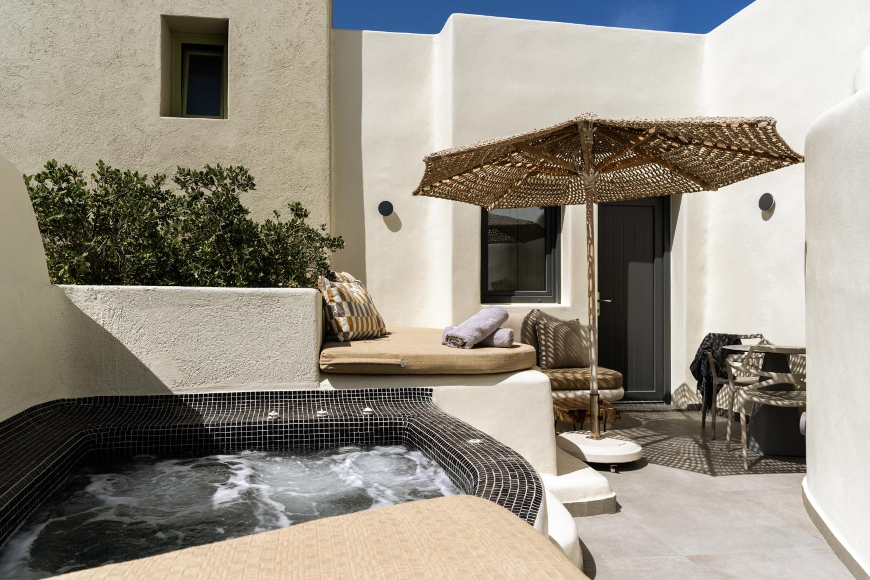 Aeon Suites - Adults Only by Mr and Mrs White