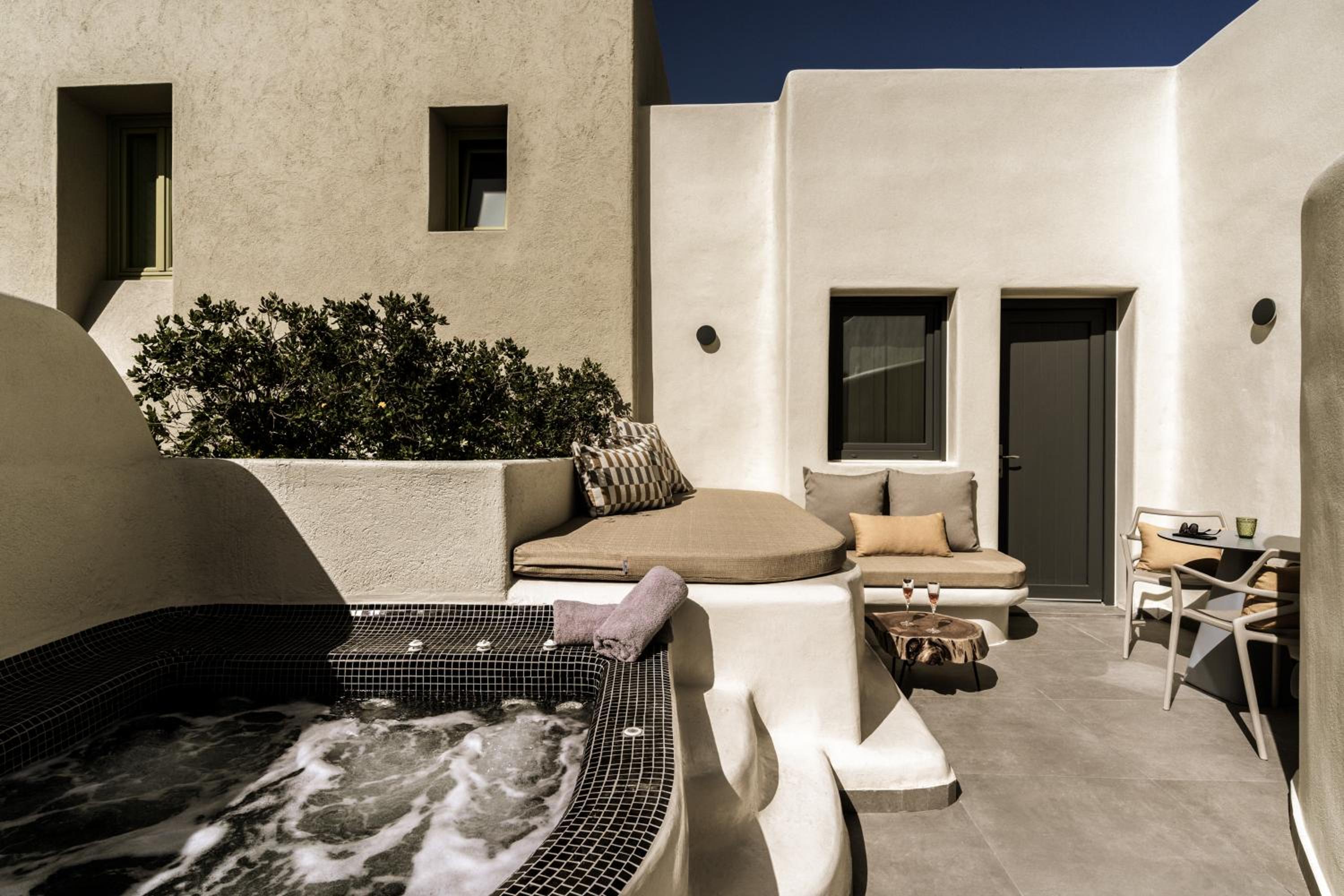 Aeon Suites - Adults Only by Mr and Mrs White