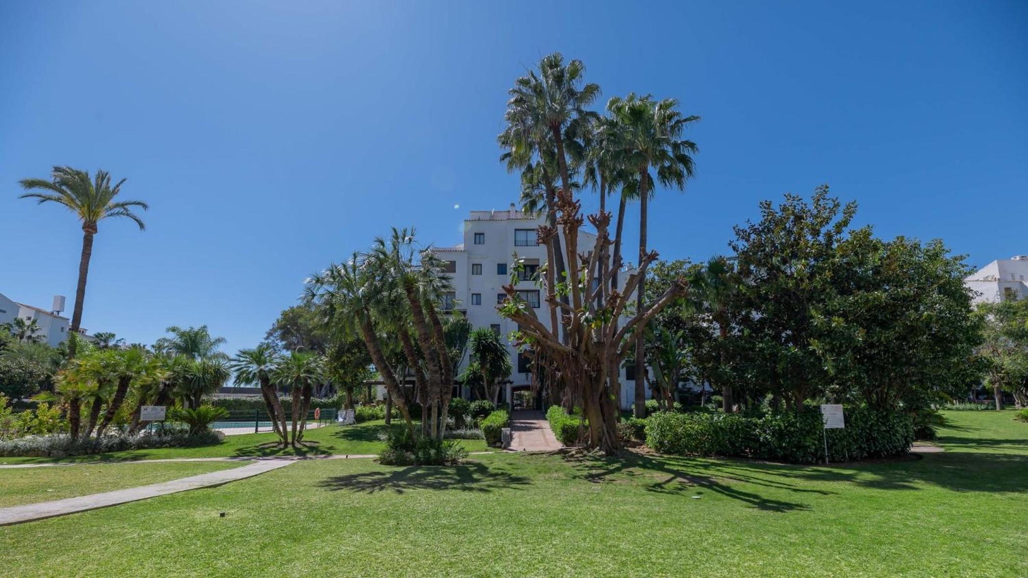 Mediterranean Getaway Seaviews At Puerto Banus