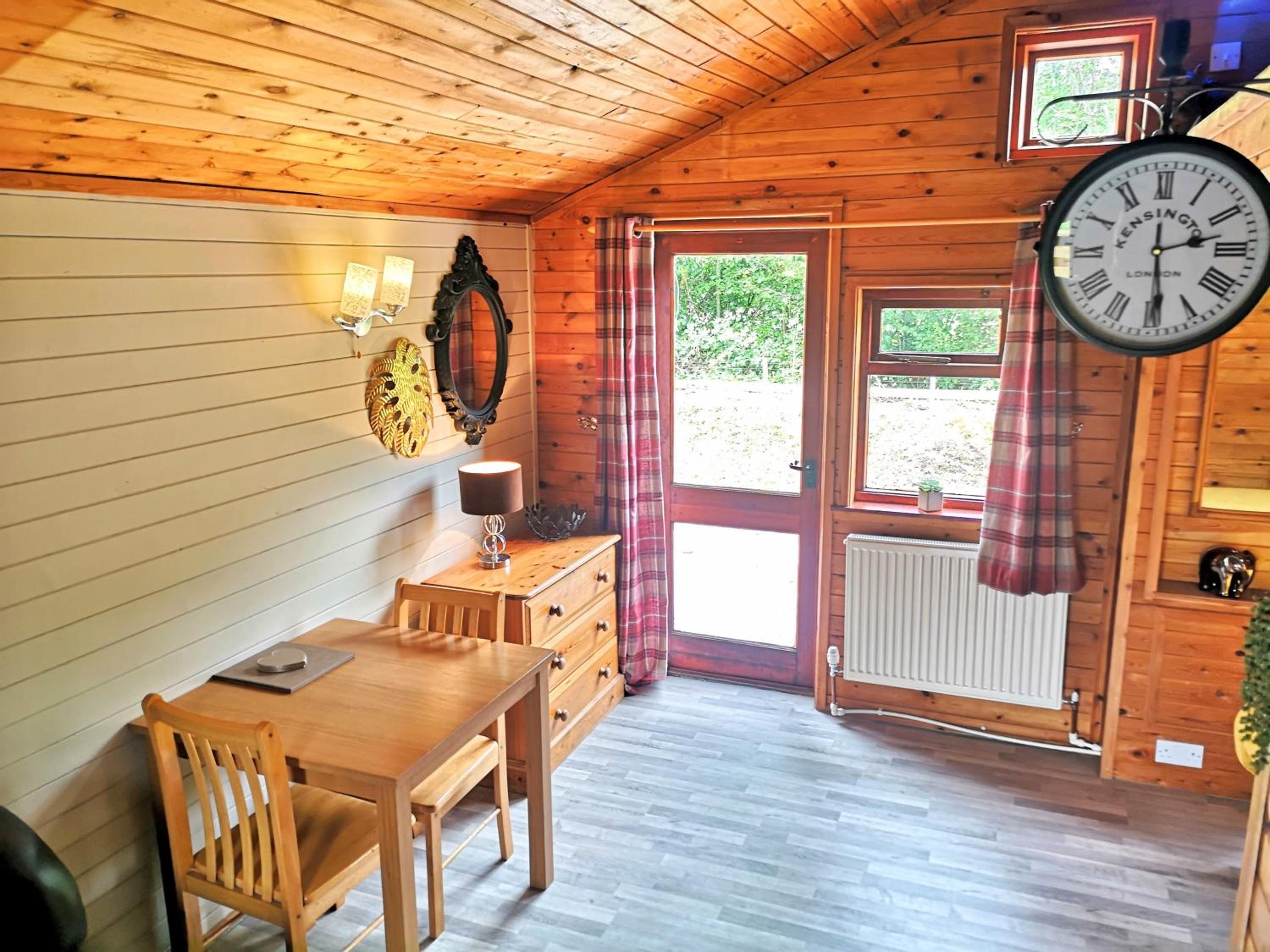 Otter 1 - Private Hot Tub - Bali Inspired Lodge - Bath - Longleat - Wiltshire, photo 15