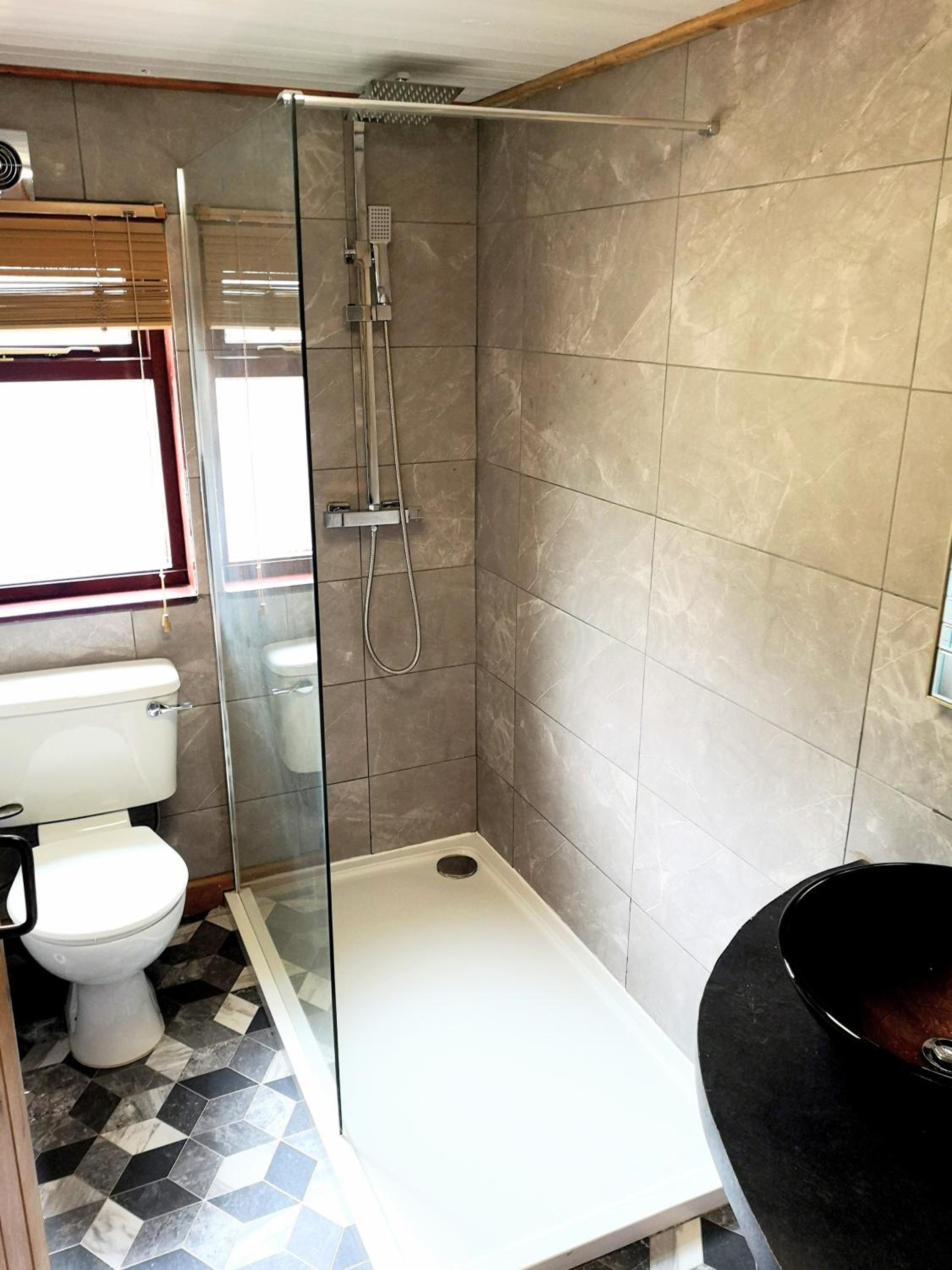 Otter 1 - Private Hot Tub - Bali Inspired Lodge - Bath - Longleat - Wiltshire, photo 12