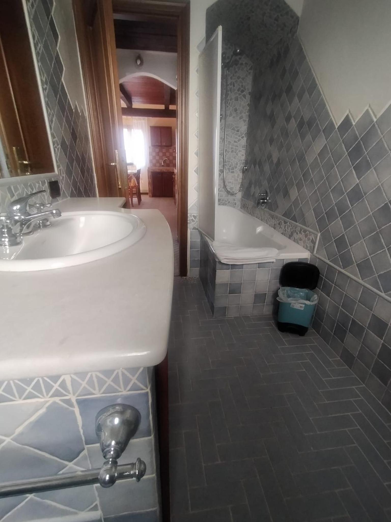 Guest House Central Molotè view 4