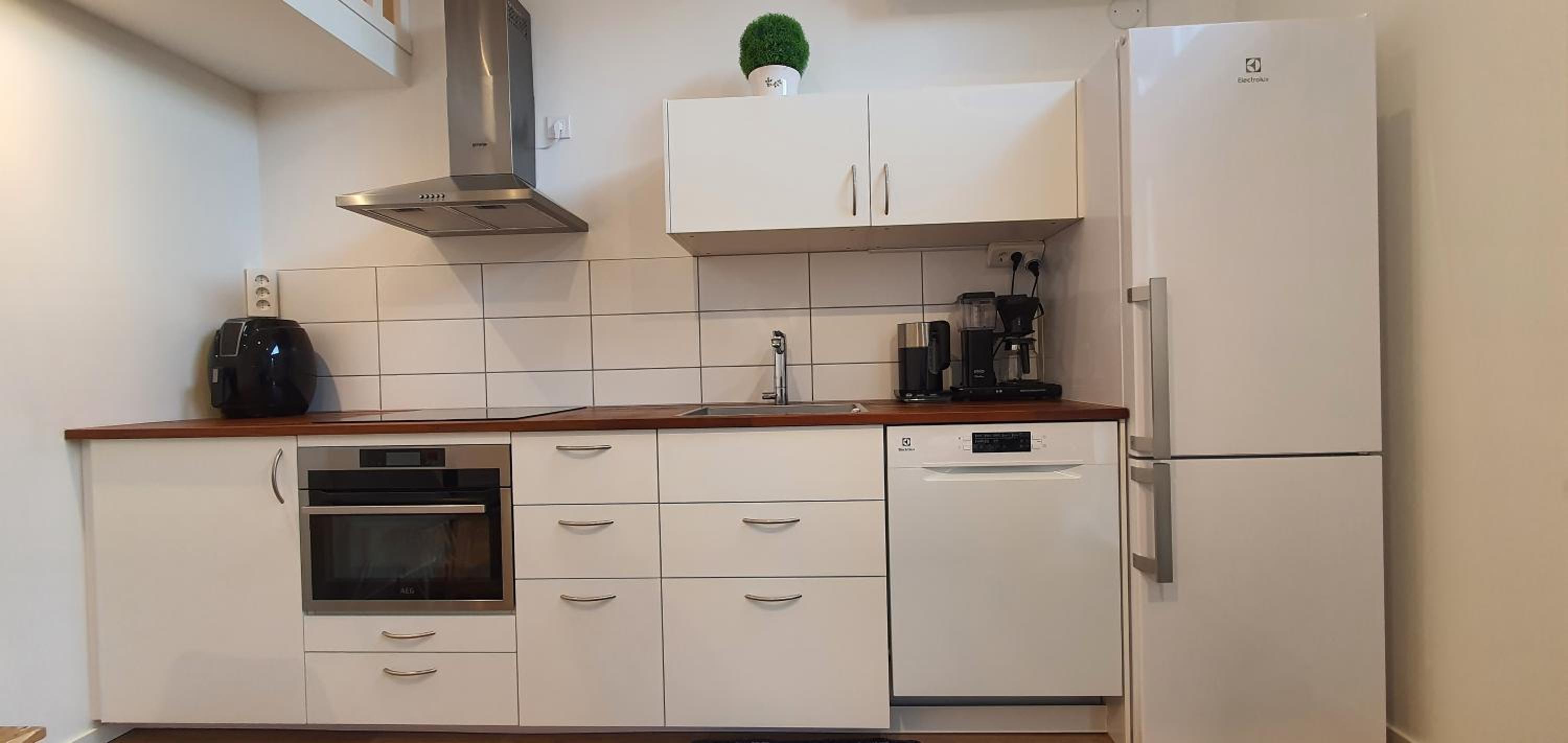 Smakfullt attefallshus med stort loft nära naturen view 5