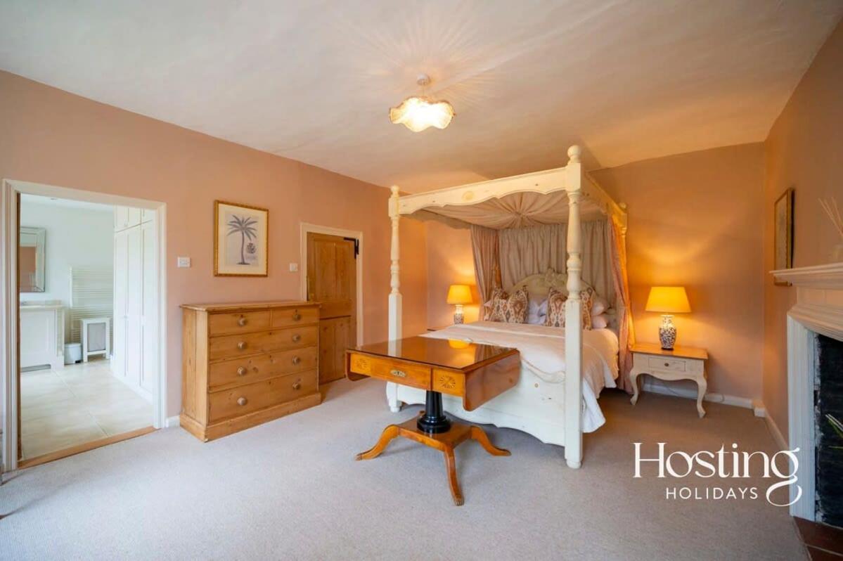Bullocks Farm House - 6 Exceptional Bedrooms view 2