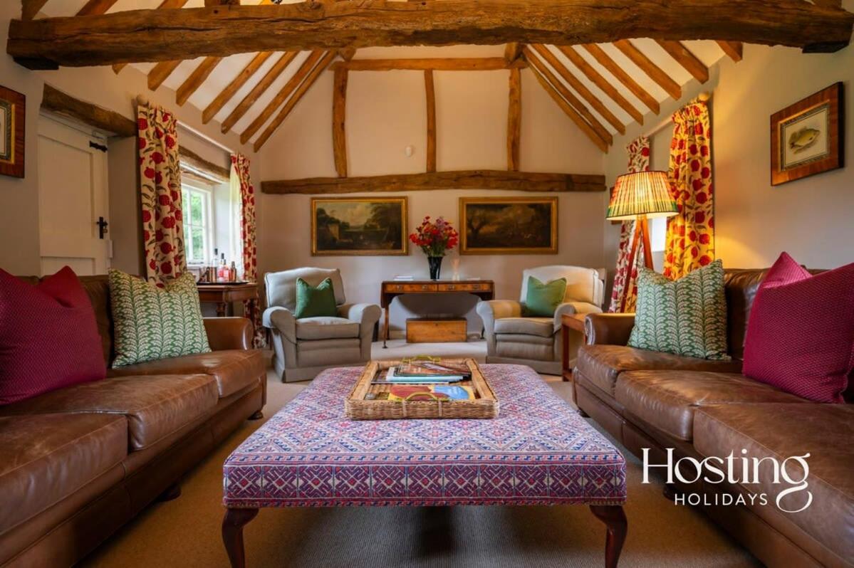 Bullocks Farm House - 6 Exceptional Bedrooms view 4