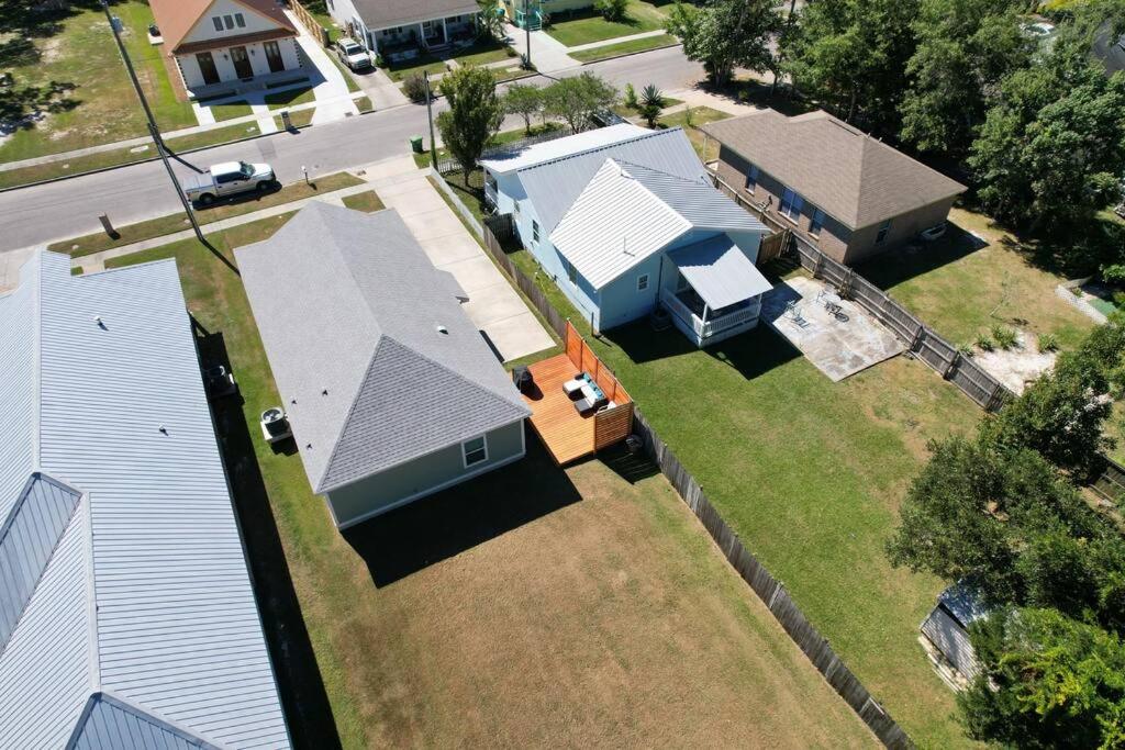 *Chic Beach Cottage Retreat* near Beach/downtown view 5