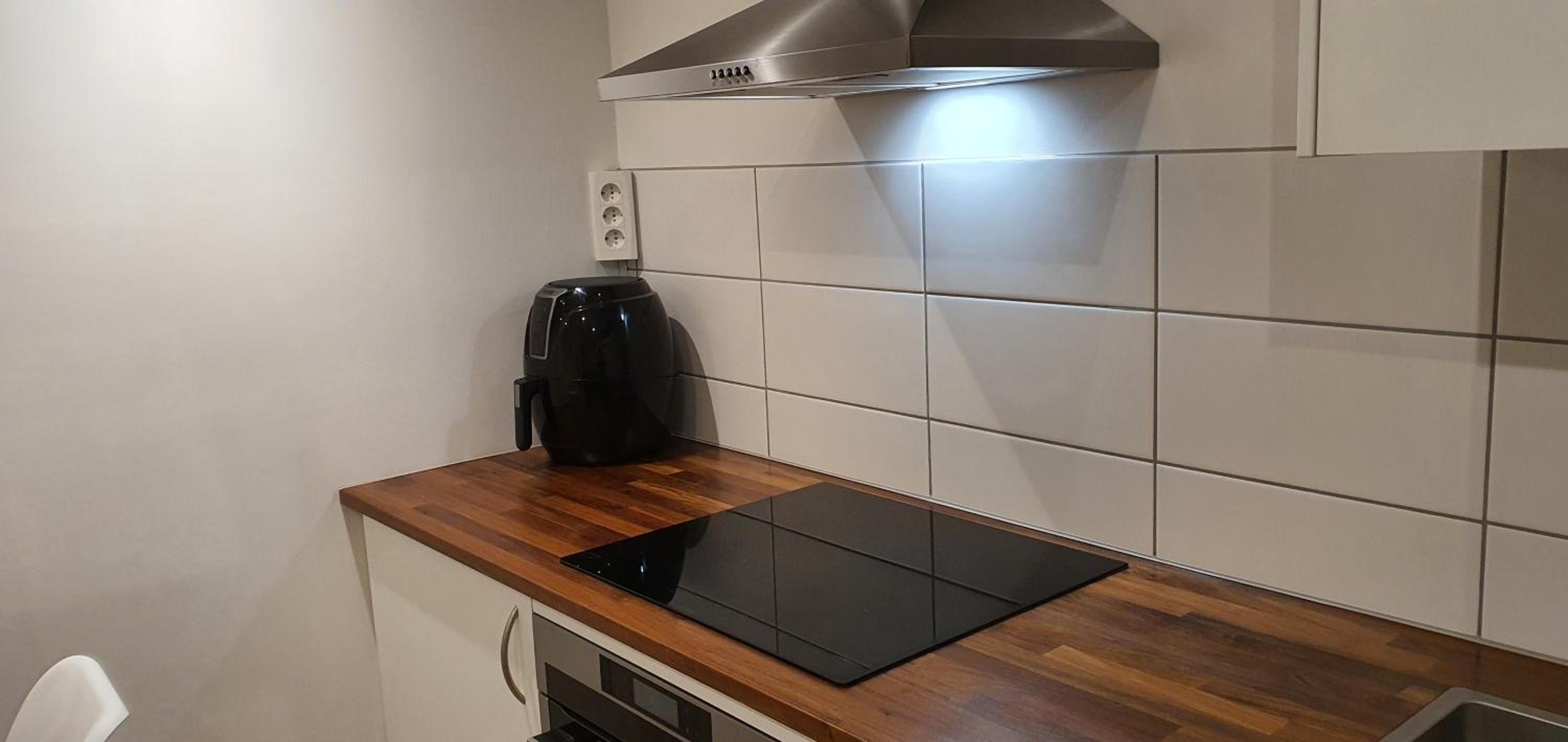 Smakfullt attefallshus med stort loft nära naturen view 4