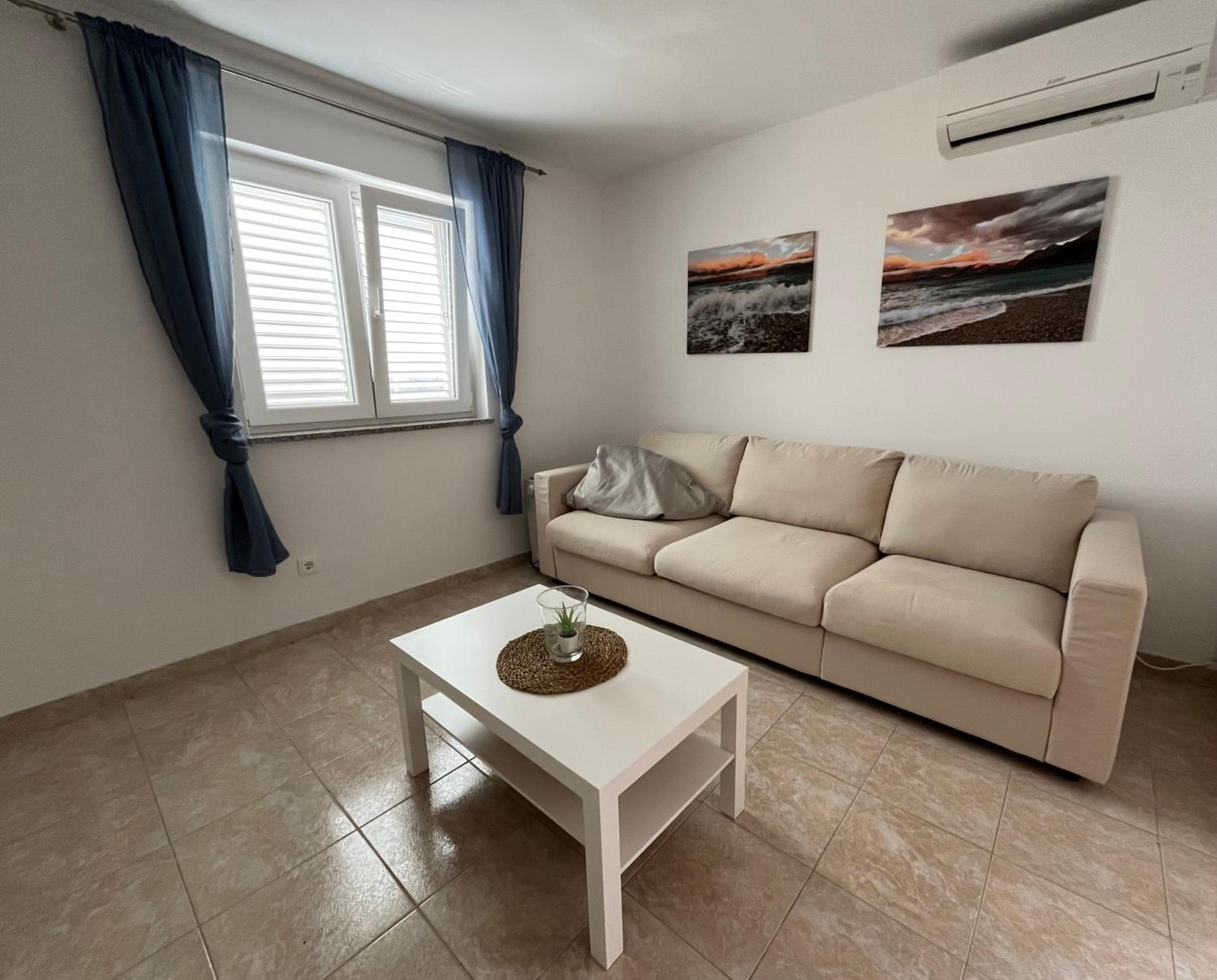 Laguna Apartments