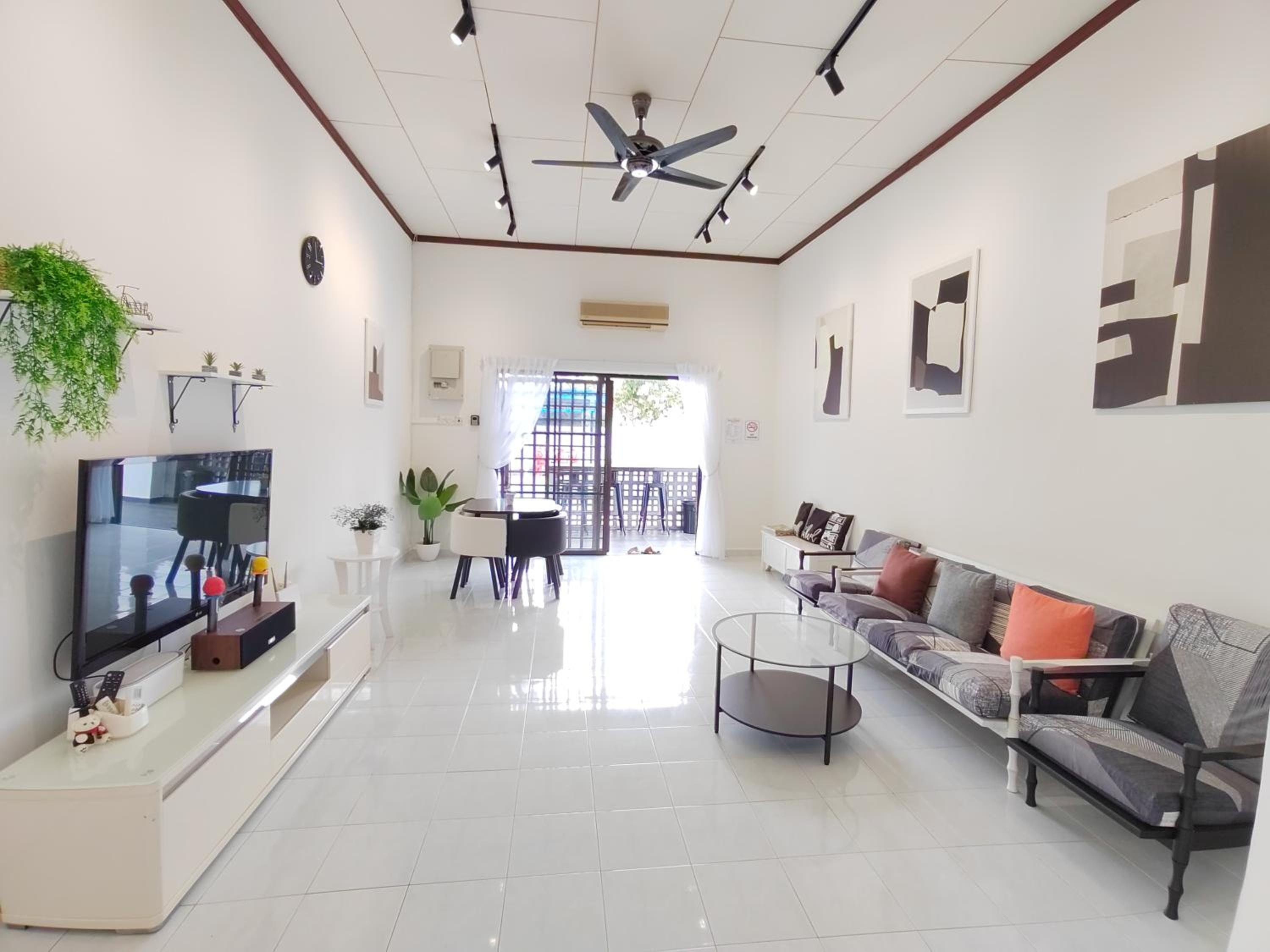 Afamosa Chill With US / Private pool / Pool Table