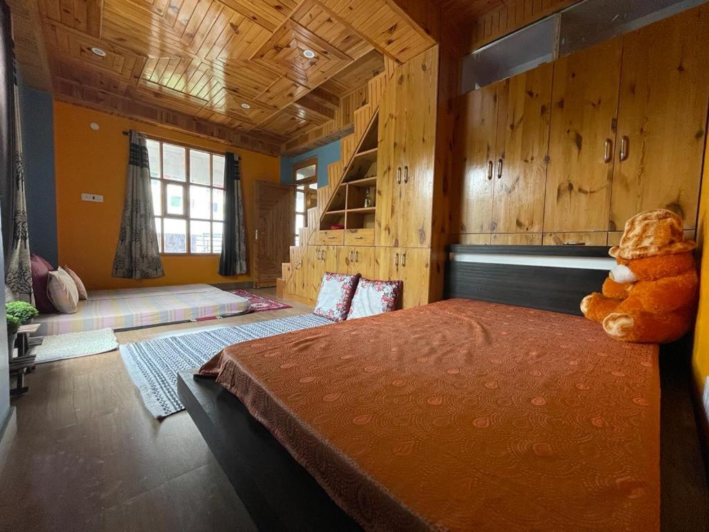 HOSHEY HOMESTAY