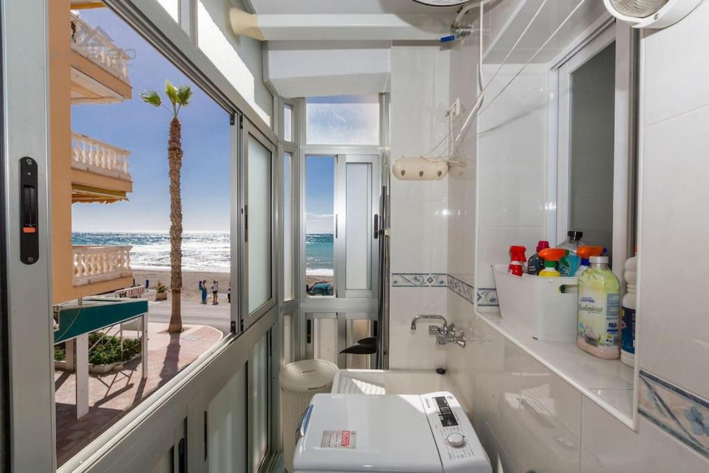 Szimple Magnific Seaviews