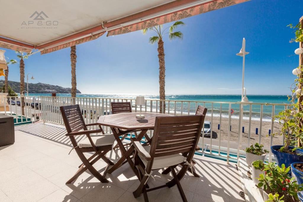 Szimple Magnific Seaviews