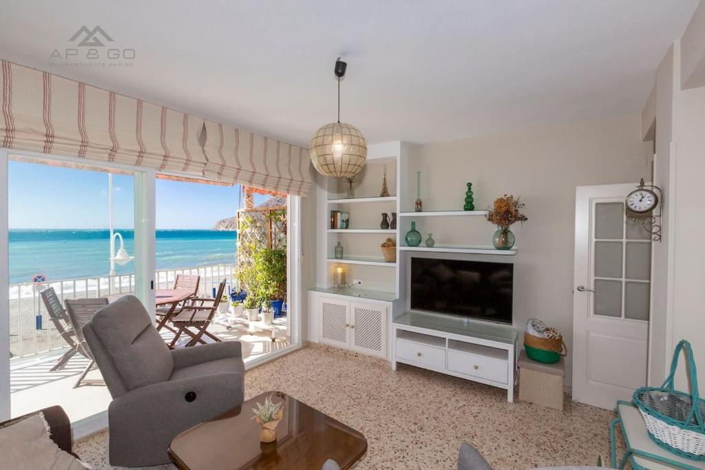 Szimple Magnific Seaviews