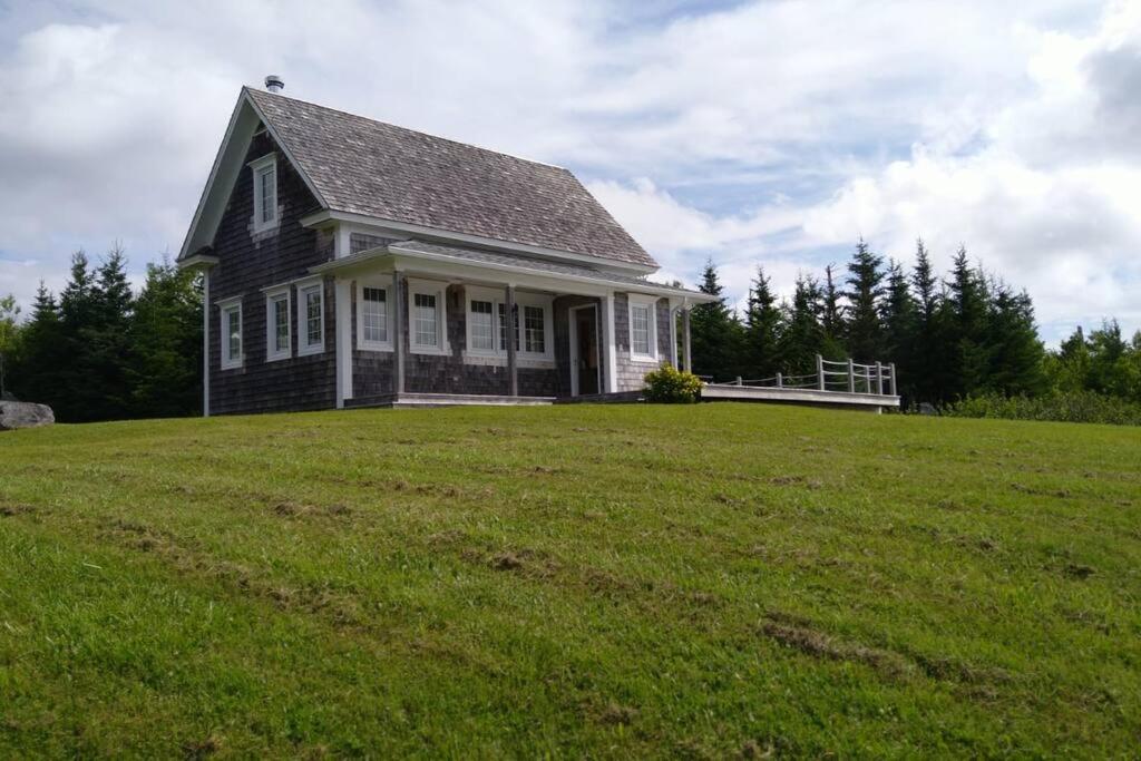 Beautiful oceanfront cottage