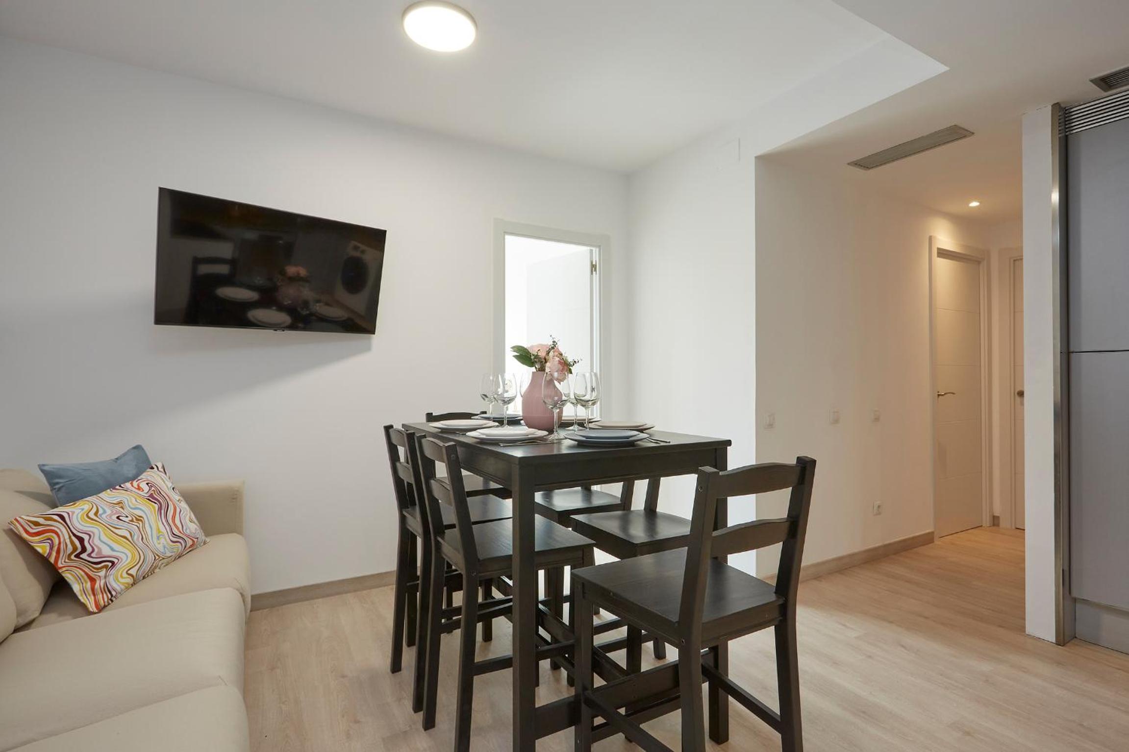 Three bedroom Two bathroom apartment Close to Beach