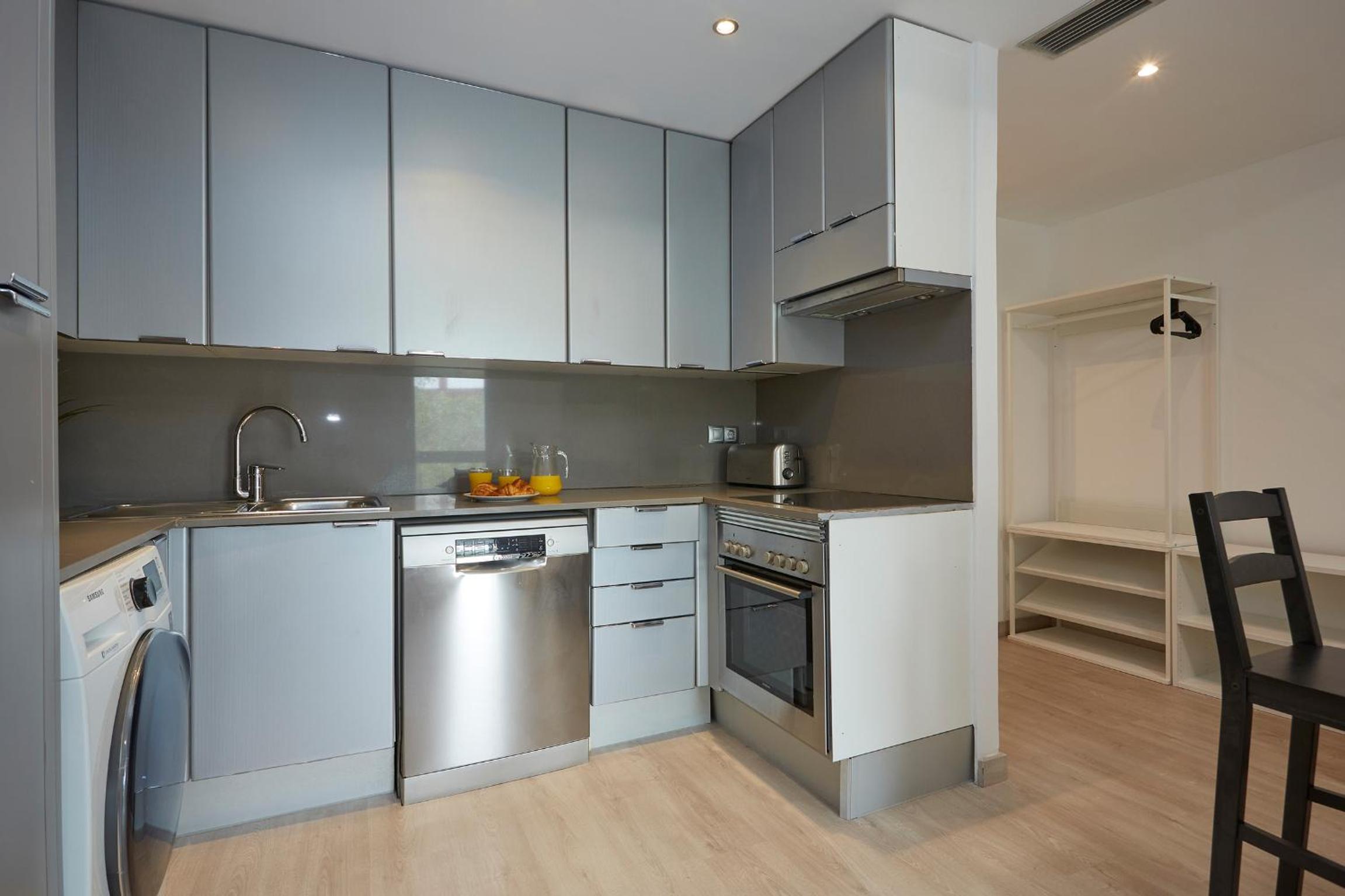 Three bedroom Two bathroom apartment Close to Beach