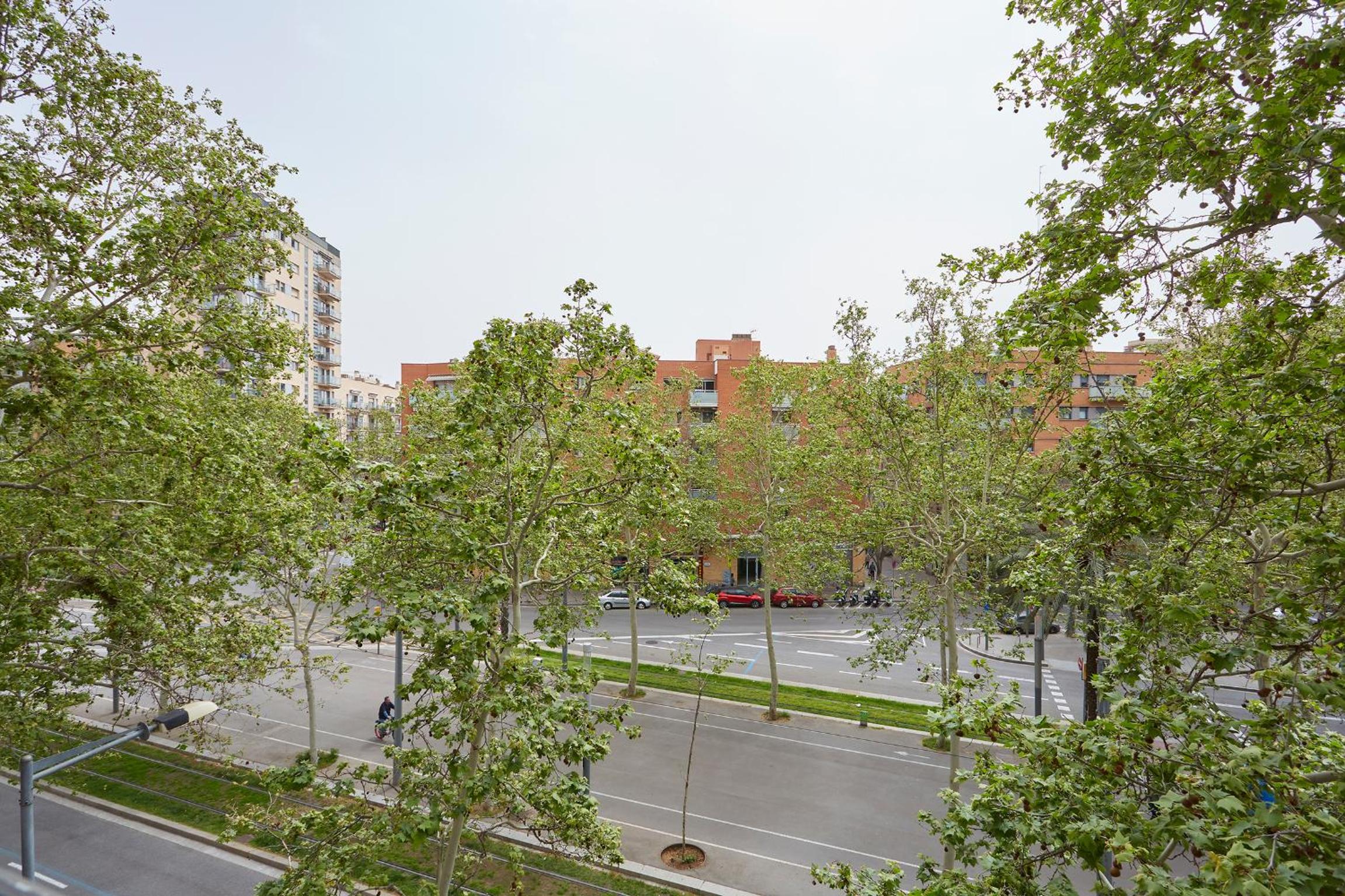 Three bedroom Two bathroom apartment Close to Beach