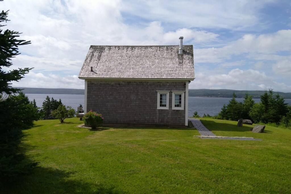 Beautiful oceanfront cottage