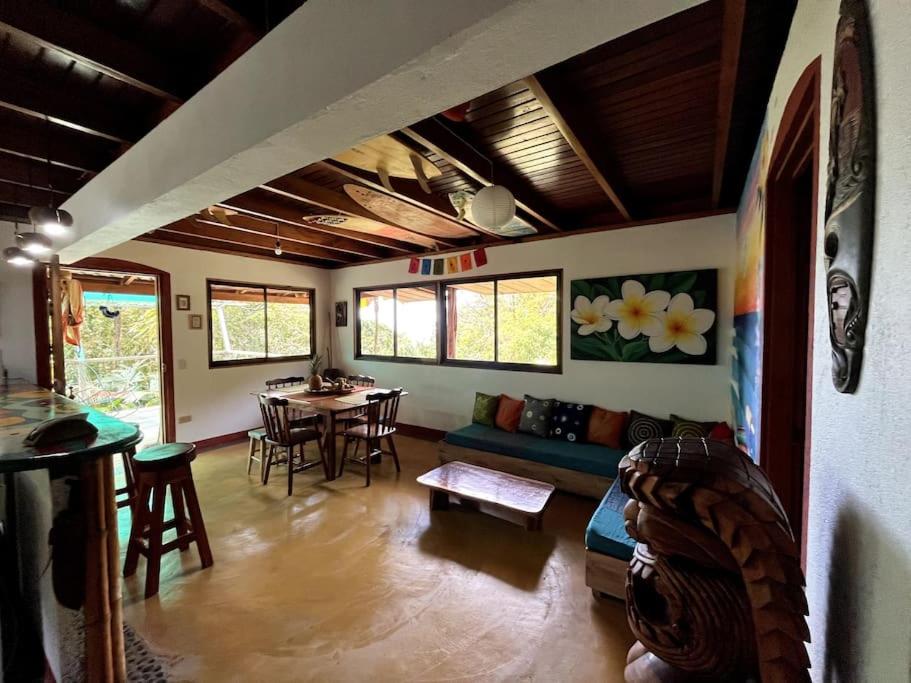 Casa’ Mapola : typical beach jungle house