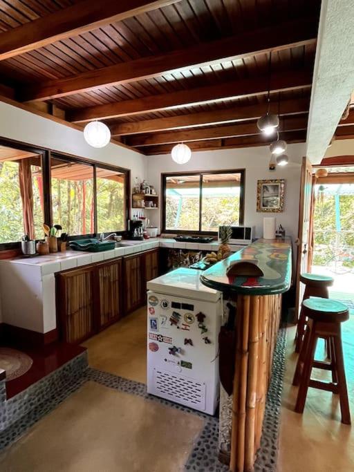 Casa’ Mapola : typical beach jungle house
