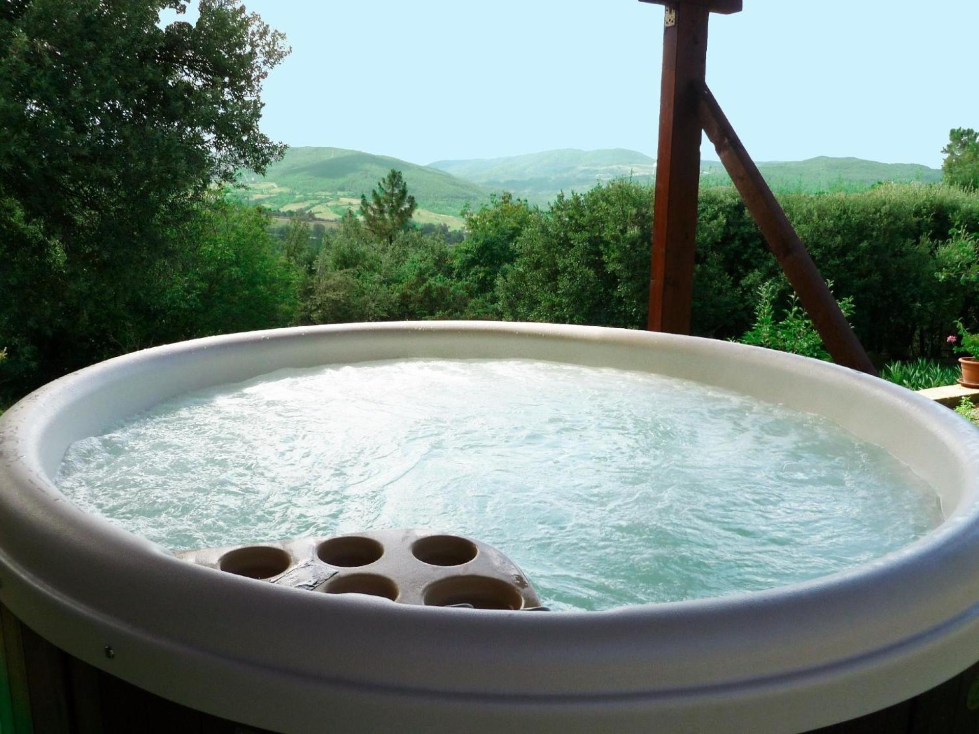 Ferienhaus in Montecastelli Pisano mit beheiztem Whirlpool