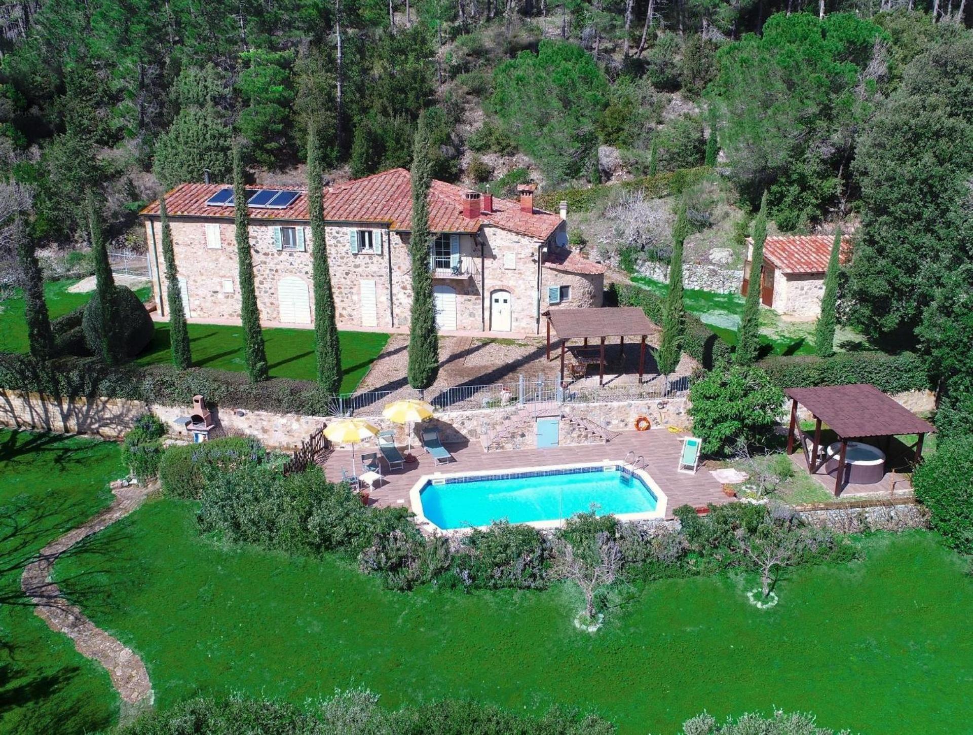 Ferienhaus in Montecastelli Pisano mit beheiztem Whirlpool