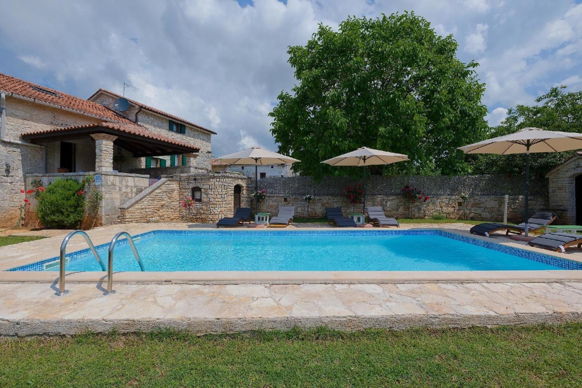 Ferienhaus mit Privatpool für 8 Personen ca 250 qm in Klarici, Istrien Binnenland von Istrien view 2