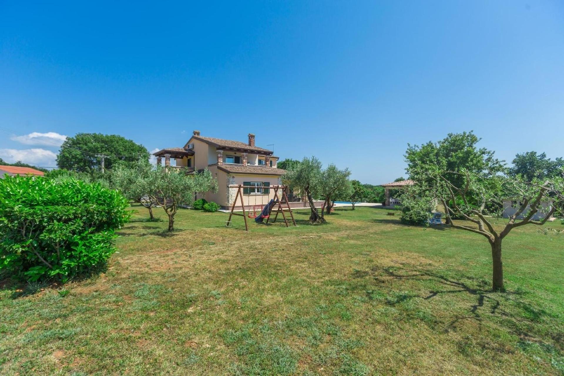 Villa mit Pool, großem Garten, Hunde willkommen view 2