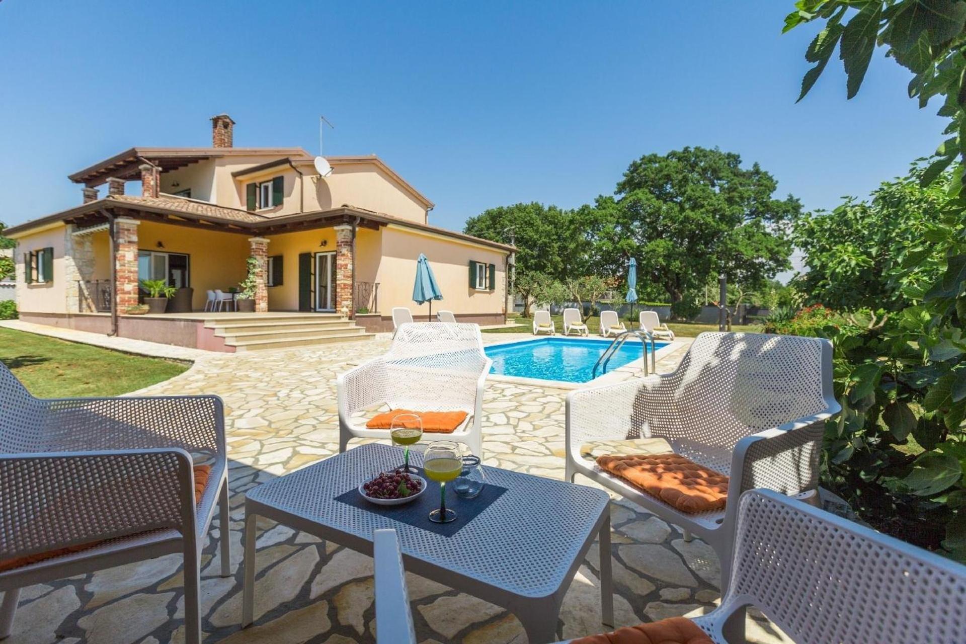 Villa mit Pool, großem Garten, Hunde willkommen view 3