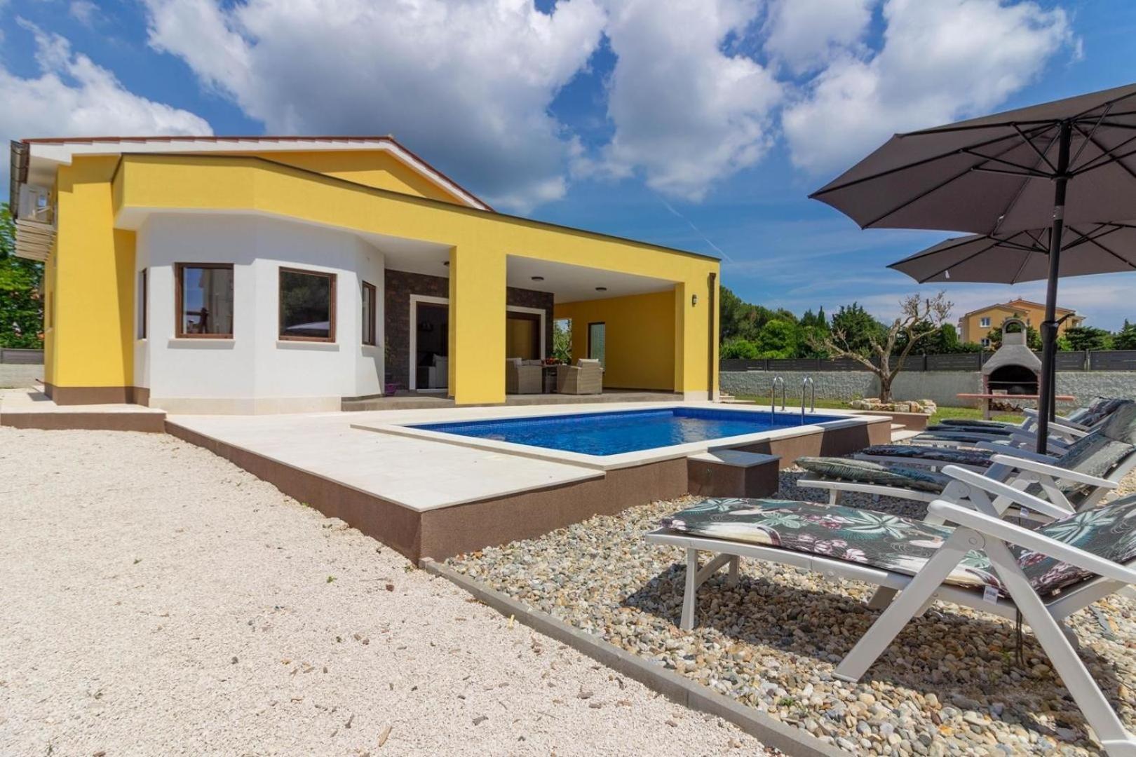 Ferienhaus mit Privatpool für 6 Personen ca 150 qm in Medulin, Istrien Südküste von Istrien view 2