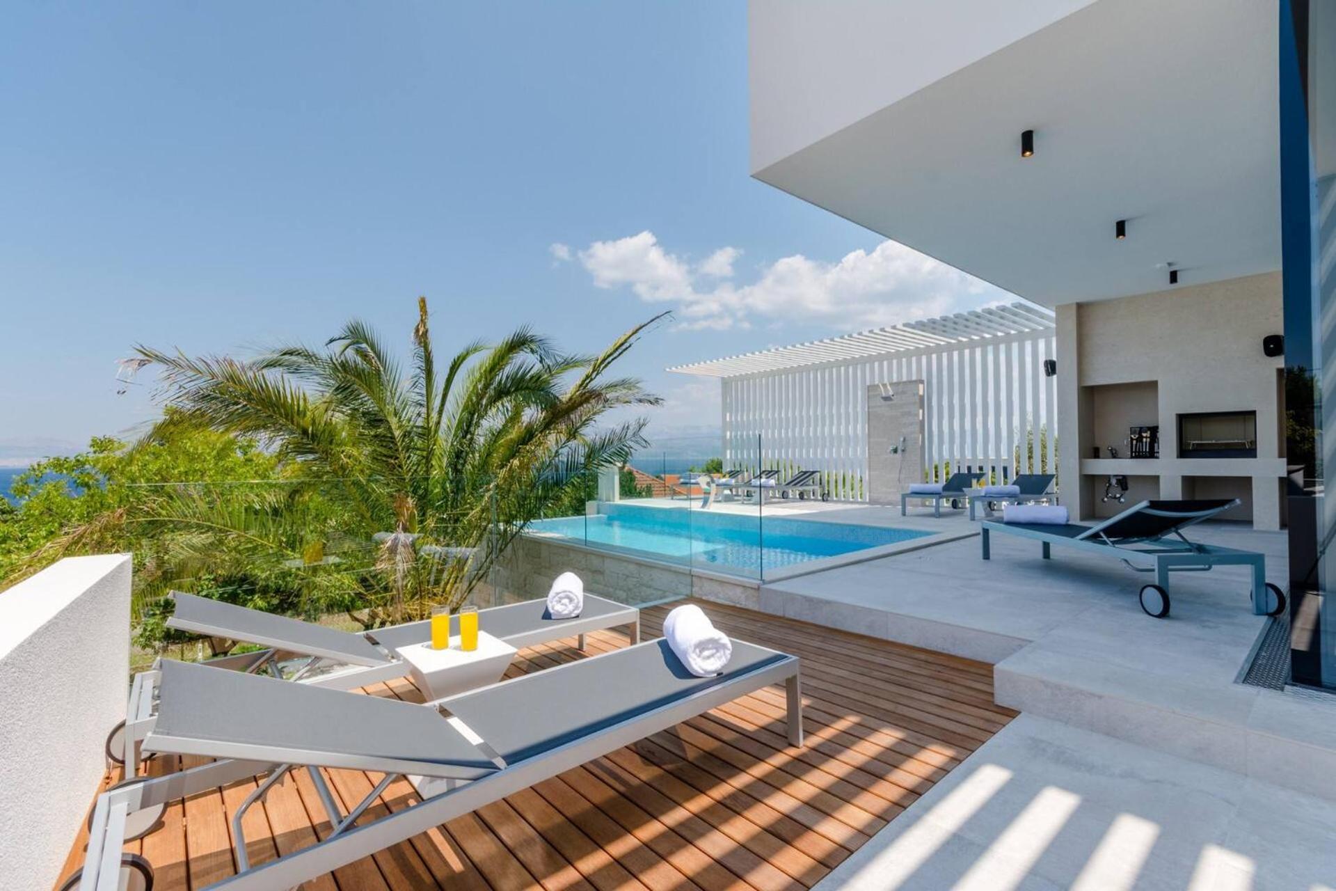 Luxury Villa Pont infinity heated pool view 2